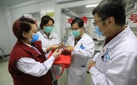 以身试药 ！揭秘全过程 6天赚了4200元！济南大二学生偷偷 (以身试药是什么意思)